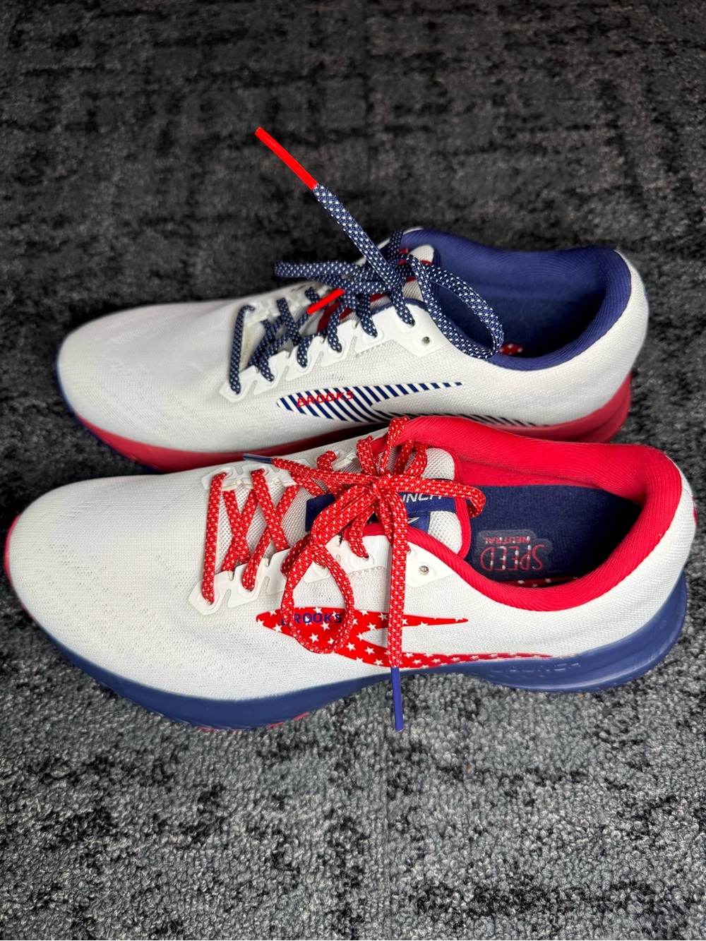 Brooks Launch 7 Women’s Size 9 Running Shoes Red White Blue Stars 1203221B166 - Picture 2 of 11